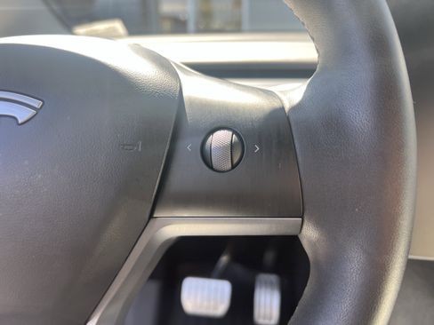 Used 2022 Tesla Model Y Performance AWD/4WD image 22