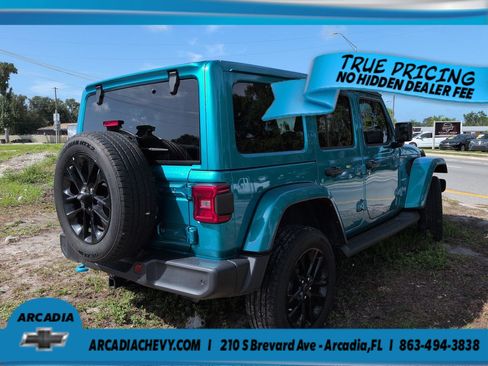 Used 2024 Jeep Wrangler Unlimited Sahara w/ Safety Group AWD/4WD image 4
