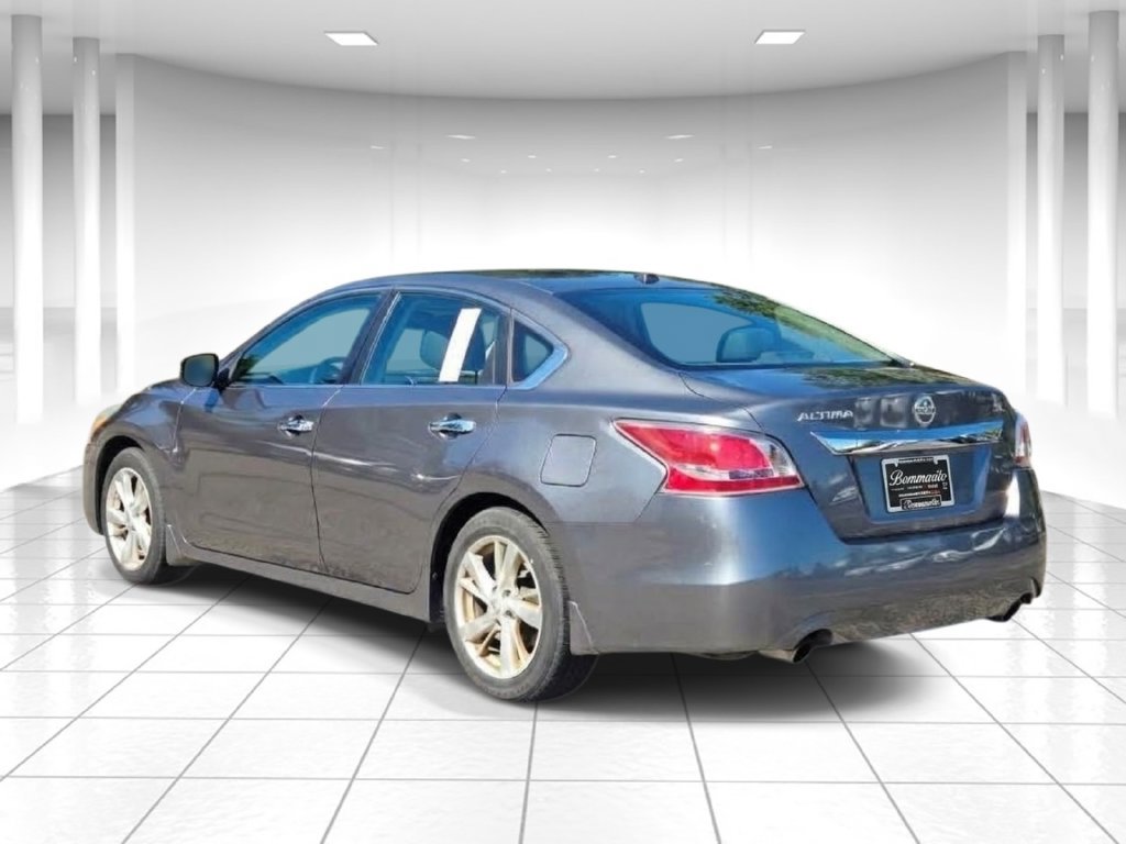 Used 2015 Nissan Altima 2.5 SL w/ Technology Package FWD image 3