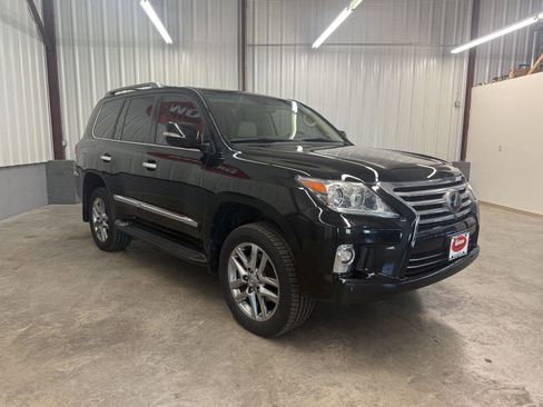 Used 2014 Lexus LX 570 Base image 3