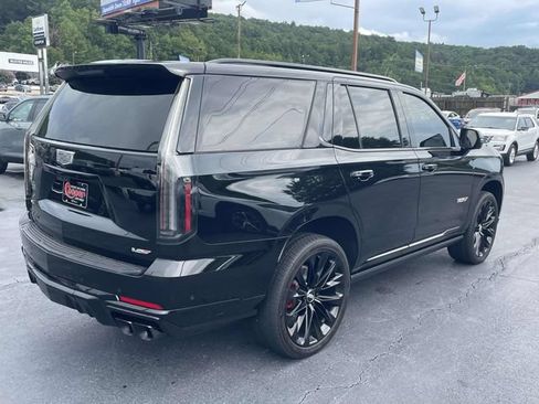 Used 2026 Cadillac Escalade V w/ LPO, ONYX Package AWD/4WD image 4