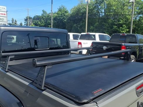 Used 2023 Jeep Gladiator Sport AWD/4WD image 8