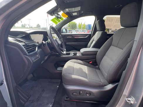 Used 2025 GMC Acadia Elevation AWD/4WD image 12