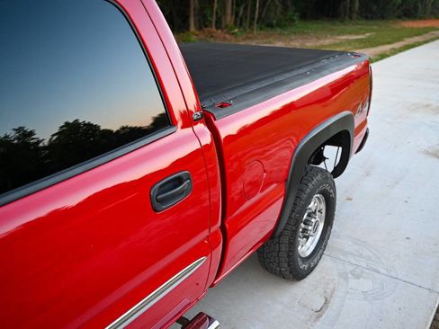 Used 2006 GMC Sierra 2500 SLT w/ Heavy-Duty Power Package AWD/4WD image 24