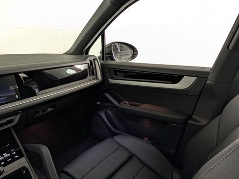 New 2026 Porsche Cayenne image 23