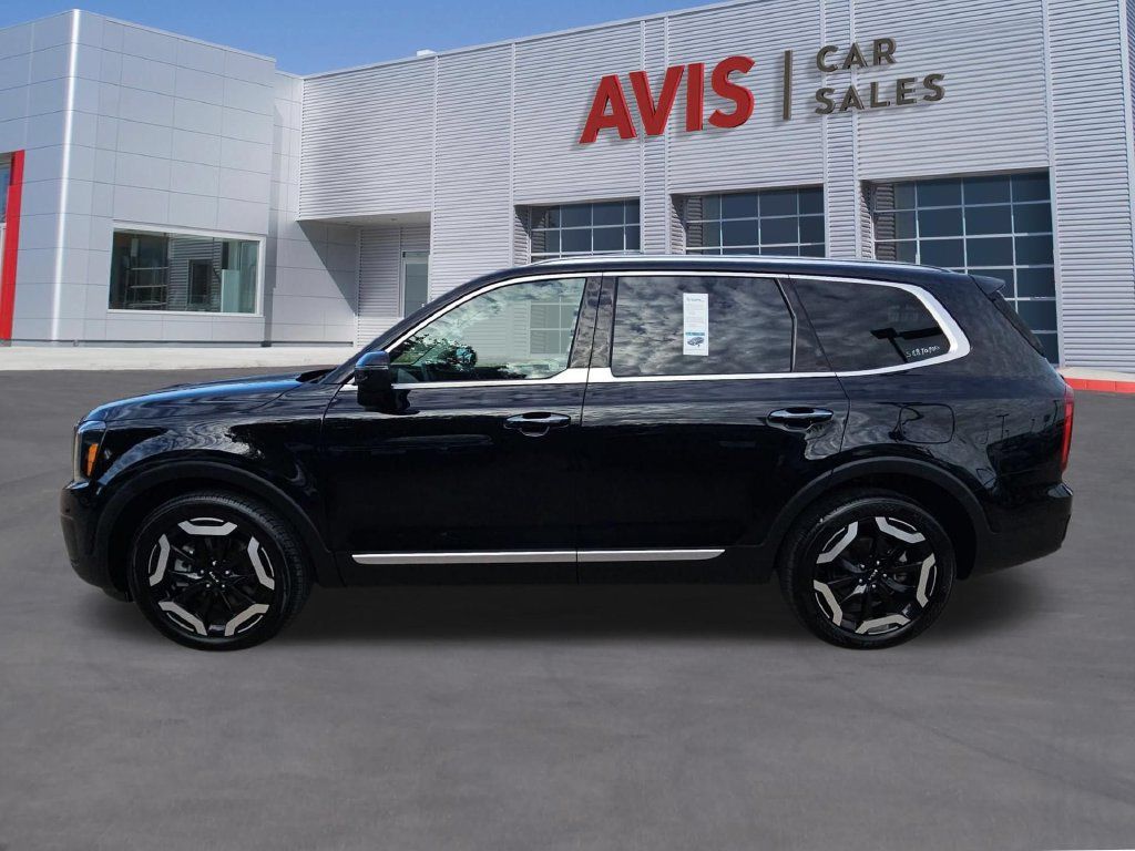 Used 2025 Kia Telluride S FWD image 10