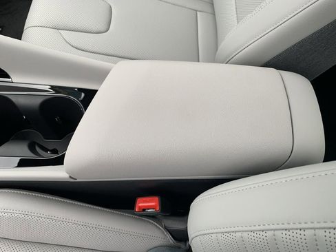 New 2025 Hyundai Elantra Limited image 58