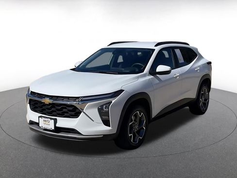 Used 2025 Chevrolet Trax LT image 7