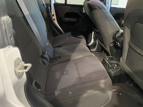 Used 2022 Jeep Gladiator Willys image 7