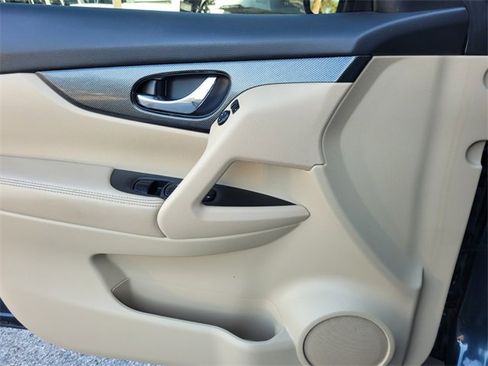 Used 2016 Nissan Rogue SL w/ SL Premium Package image 21