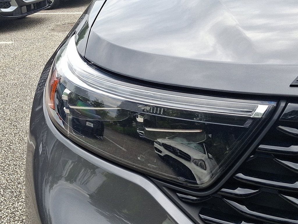 Used 2023 Ford Explorer ST-Line w/ Class IV Trailer Tow Package AWD/4WD image 9