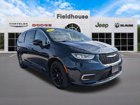 Used 2023 Chrysler Pacifica Touring-L image 8