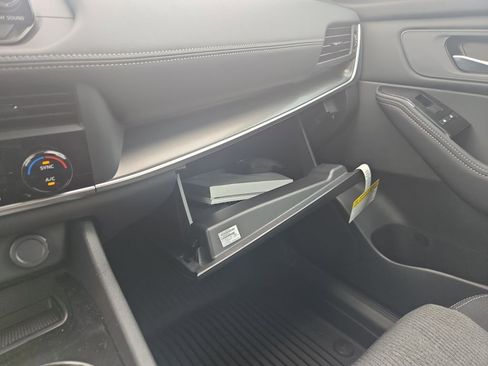 New 2026 Nissan Rogue SV FWD image 24