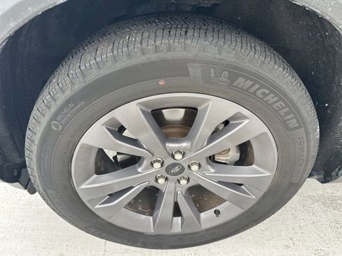 Used 2022 Ford Explorer XLT w/ Equipment Group 202A image 6