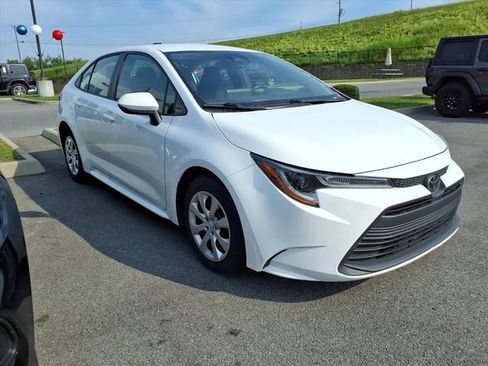 Used 2024 Toyota Corolla LE FWD image 10