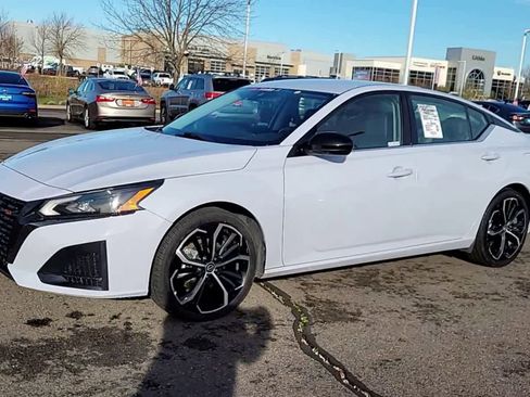 Used 2023 Nissan Altima 2.5 SR image 4