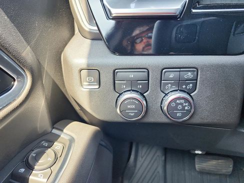 New 2025 GMC Sierra 2500 SLE w/ SLE Value Package; image 19