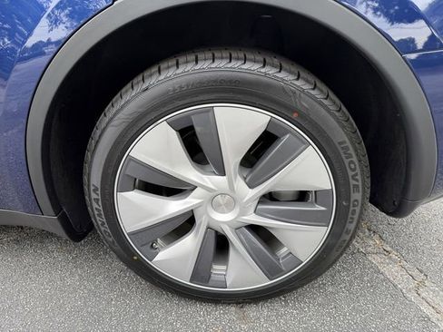 Used 2023 Tesla Model Y Long Range AWD/4WD image 39