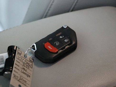 Used 2023 Jeep Wrangler Unlimited Sahara AWD/4WD image 39