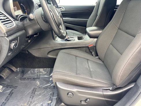 Used 2022 Jeep Grand Cherokee Laredo E AWD/4WD image 27