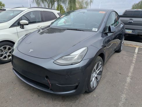 Used 2023 Tesla Model Y Long Range AWD/4WD image 1