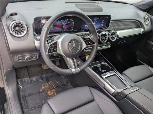 Certified 2025 Mercedes-Benz GLB 250 image 11