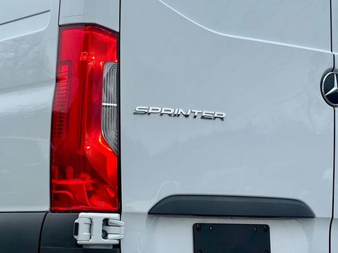 Used 2025 Mercedes-Benz Sprinter 2500 image 9
