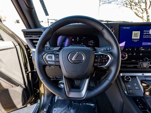 Used 2025 Lexus GX 550 w/ Accessory Package (Z1) image 16