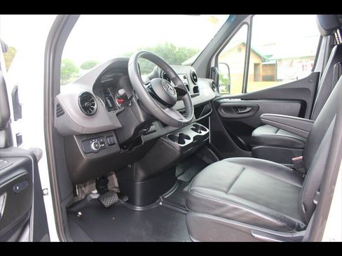 Used 2025 Mercedes-Benz Sprinter 2500 image 21