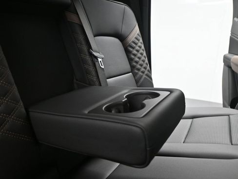 Used 2024 GMC Canyon Denali image 21