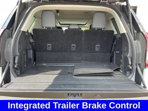 Used 2025 Ford Expedition Active AWD/4WD image 28