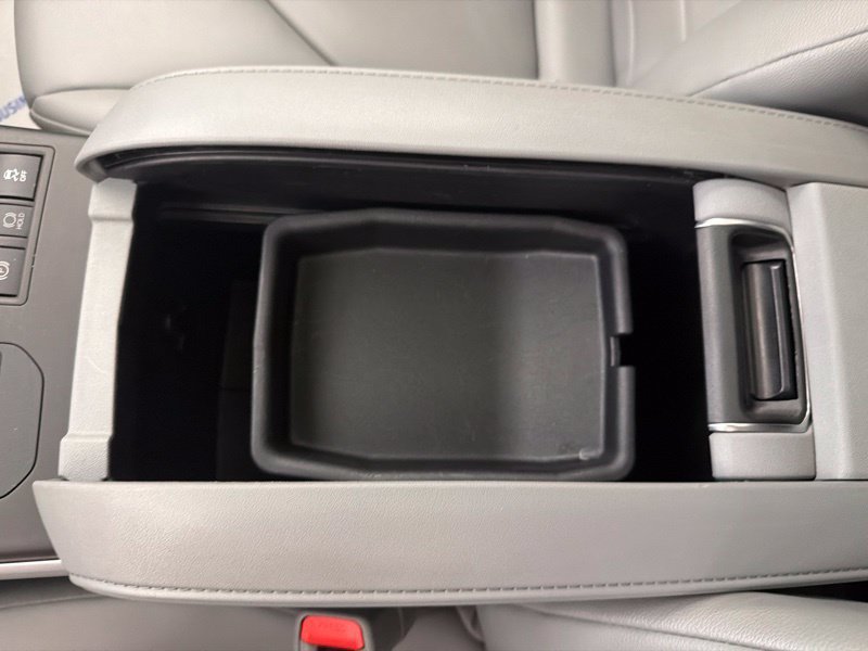 Used 2024 Toyota Highlander XLE AWD/4WD image 38