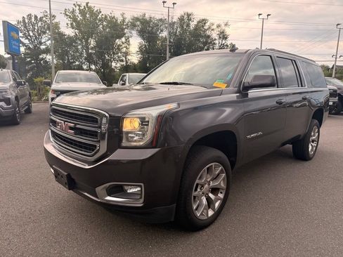 Used 2018 GMC Yukon XL SLT w/ Open Road Package AWD/4WD image 3