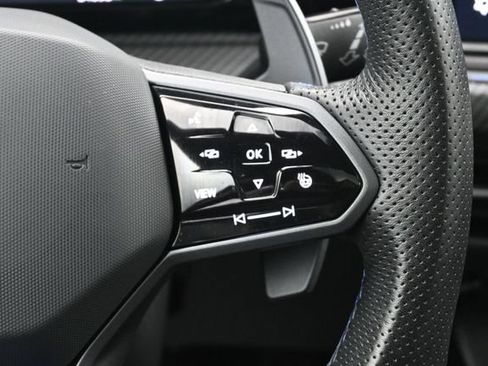 Used 2024 Volkswagen Golf R AWD/4WD image 19