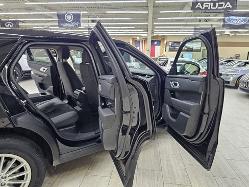 Used 2018 Land Rover Range Rover Velar image 13