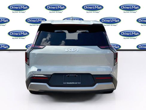 Used 2024 Kia EV9 Light Long Range RWD image 6
