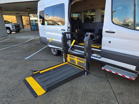 Used 2017 Ford Transit 350 XLT image 12