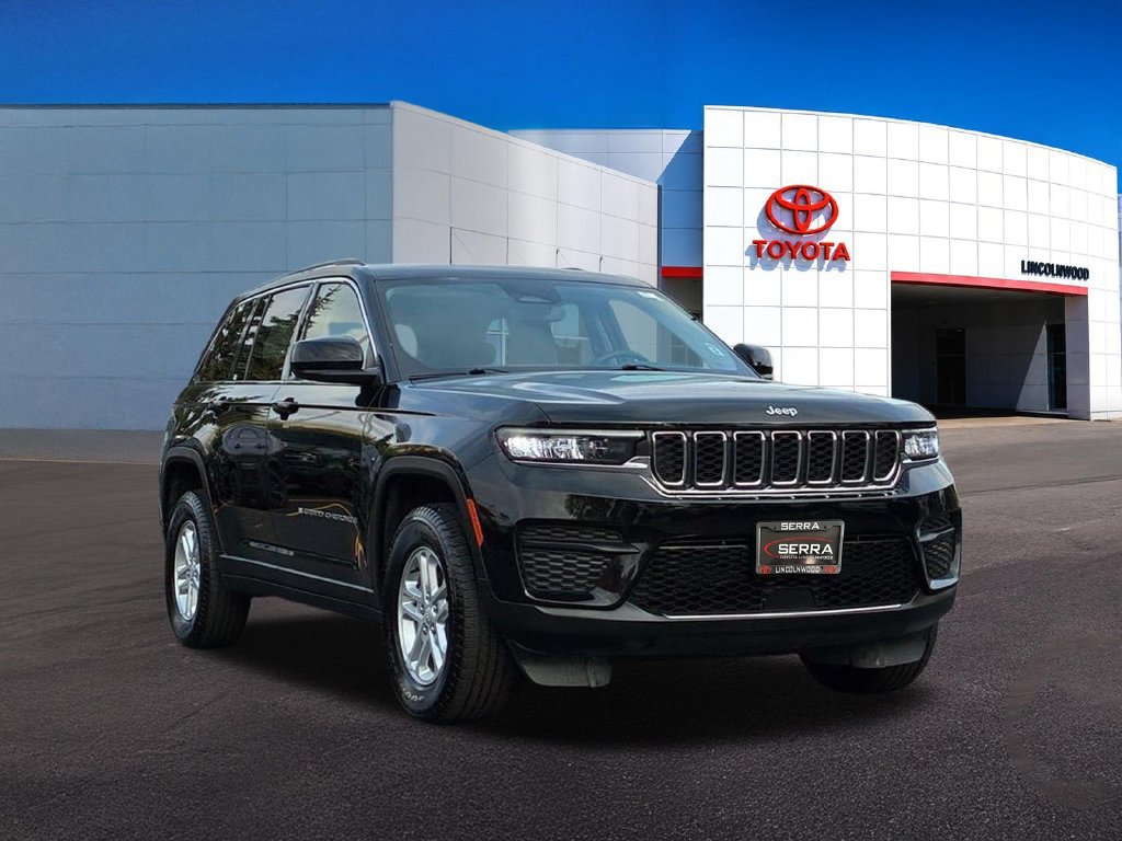 Used 2023 Jeep Grand Cherokee Laredo AWD/4WD image 7
