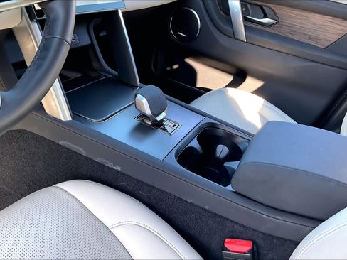 Used 2025 Land Rover Discovery Sport S image 20