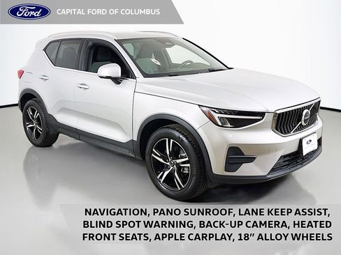 Used 2025 Volvo XC40 B5 Core AWD/4WD image 1