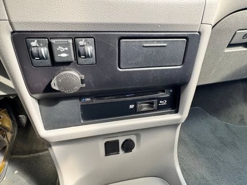 Used 2018 Toyota Sienna XLE Premium FWD image 18