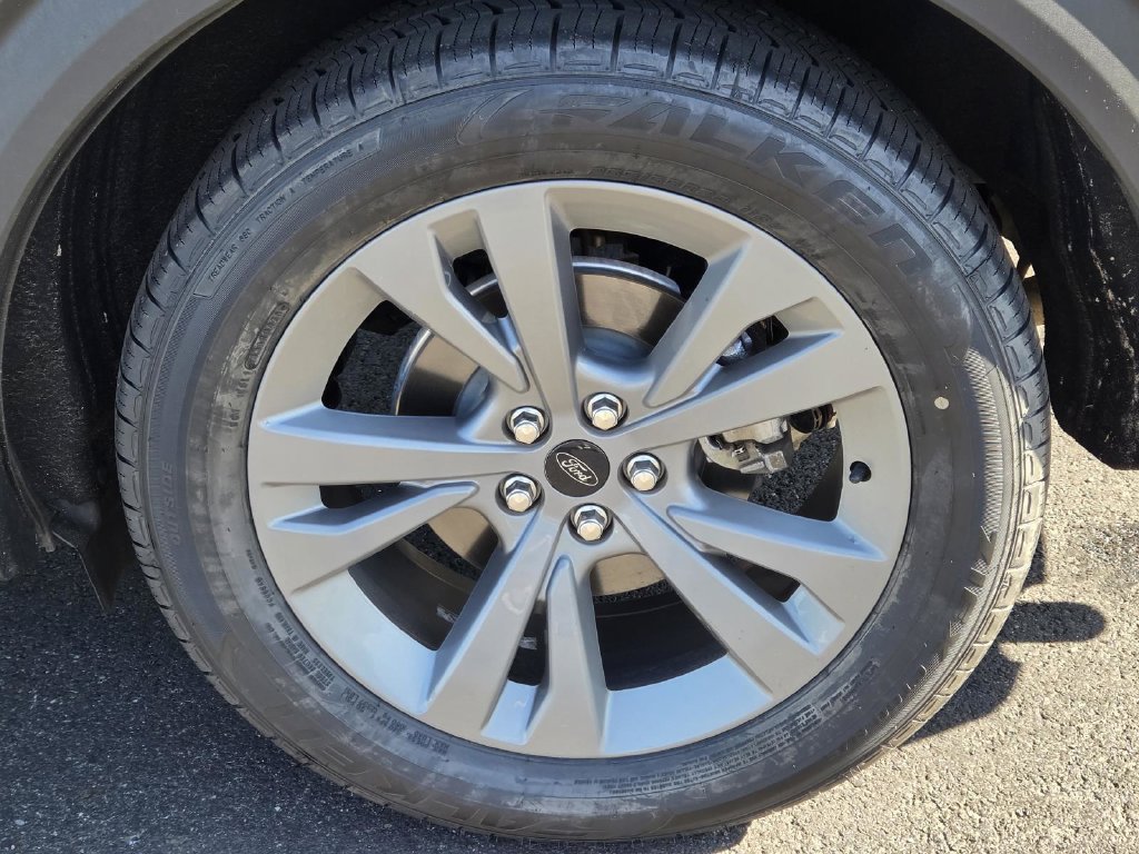 Used 2023 Ford Explorer XLT w/ Equipment Group 202A RWD image 43