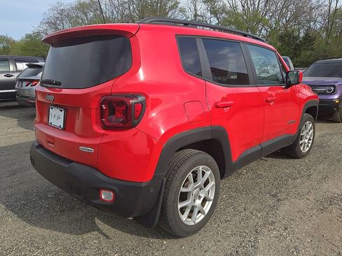 Used 2021 Jeep Renegade Latitude w/ Luxury Group I image 4