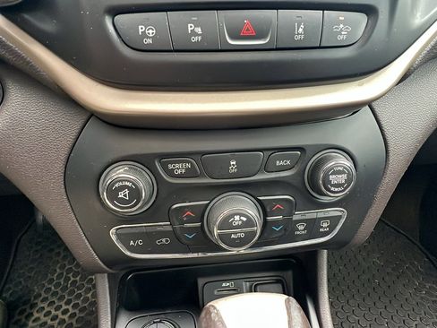 Used 2014 Jeep Cherokee Trailhawk w/ Technology Group image 34