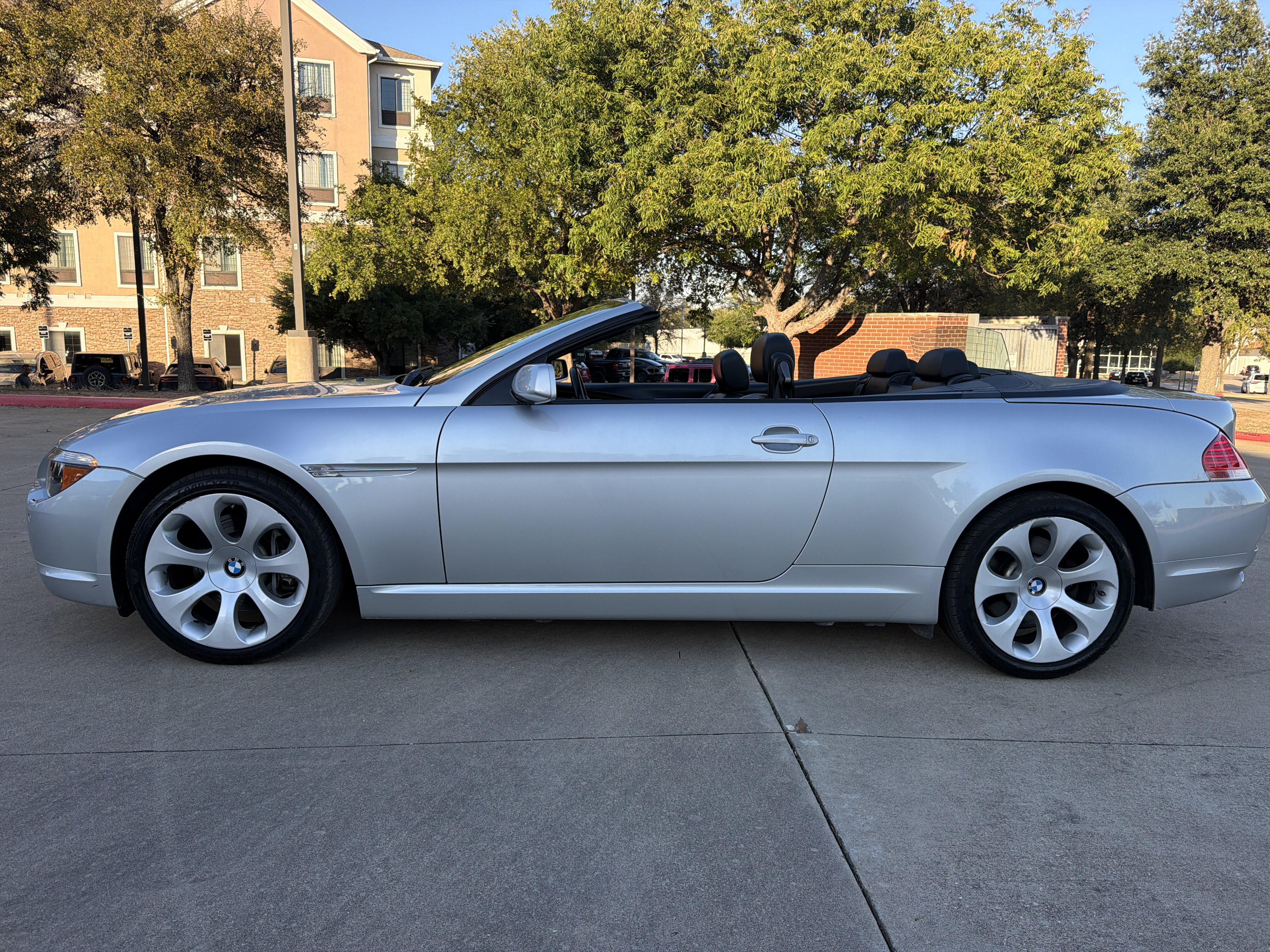 Used 2007 BMW 650i Convertible RWD image 4