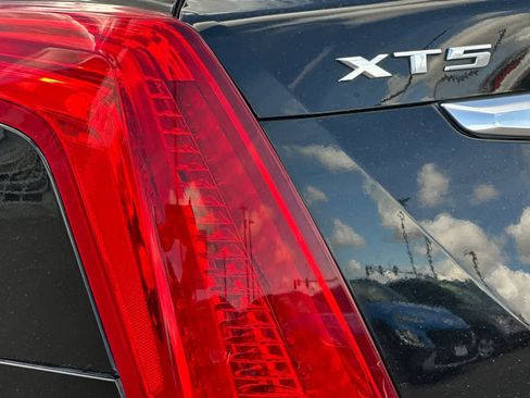 Used 2017 Cadillac XT5 Platinum AWD/4WD image 31