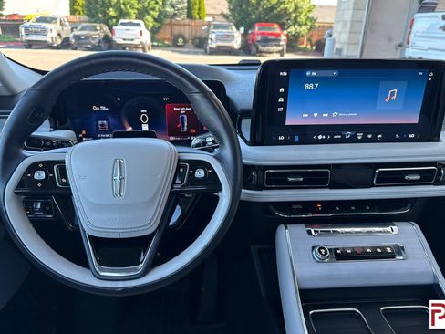 Used 2025 Lincoln Aviator Reserve w/ Equipment Group 201A AWD/4WD image 17