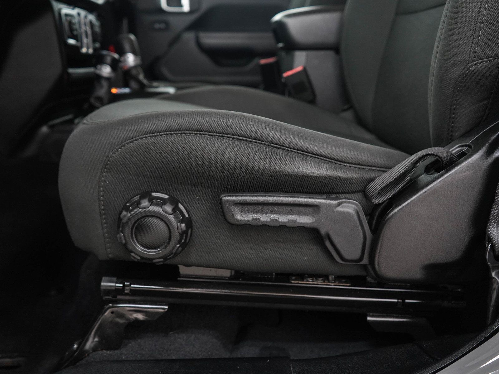 Used 2020 Jeep Wrangler Unlimited Sport AWD/4WD image 19