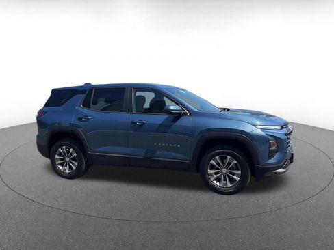 Used 2025 Chevrolet Equinox LT FWD image 2