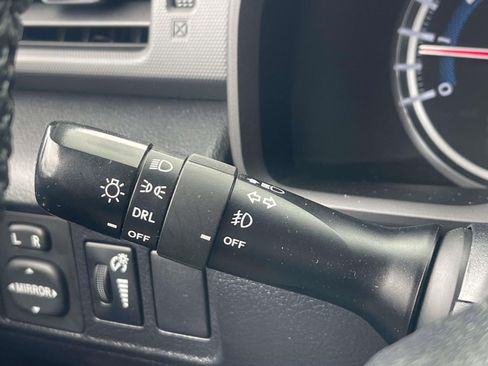 Used 2019 Toyota 4Runner SR5 AWD/4WD image 21